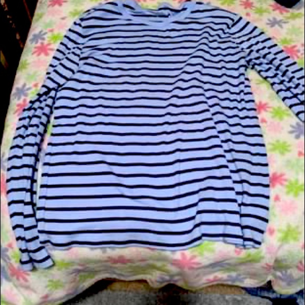 Long sleeve gap sweater like shirt